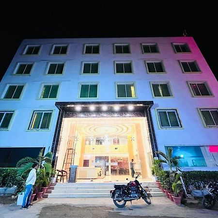 Hotel Rainbow International Shamshabad Хидерабад Екстериор снимка