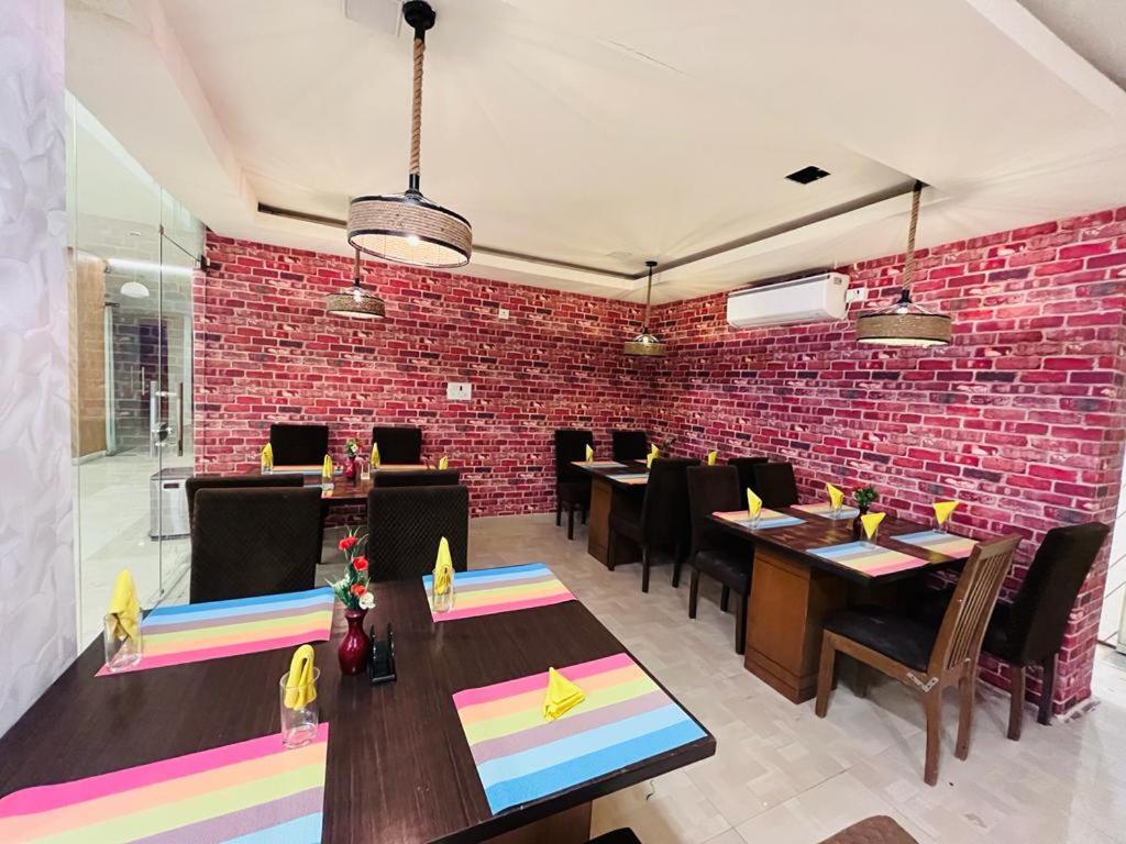 Hotel Rainbow International Shamshabad Хидерабад Екстериор снимка