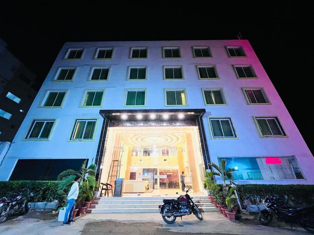 Hotel Rainbow International Shamshabad Хидерабад Екстериор снимка