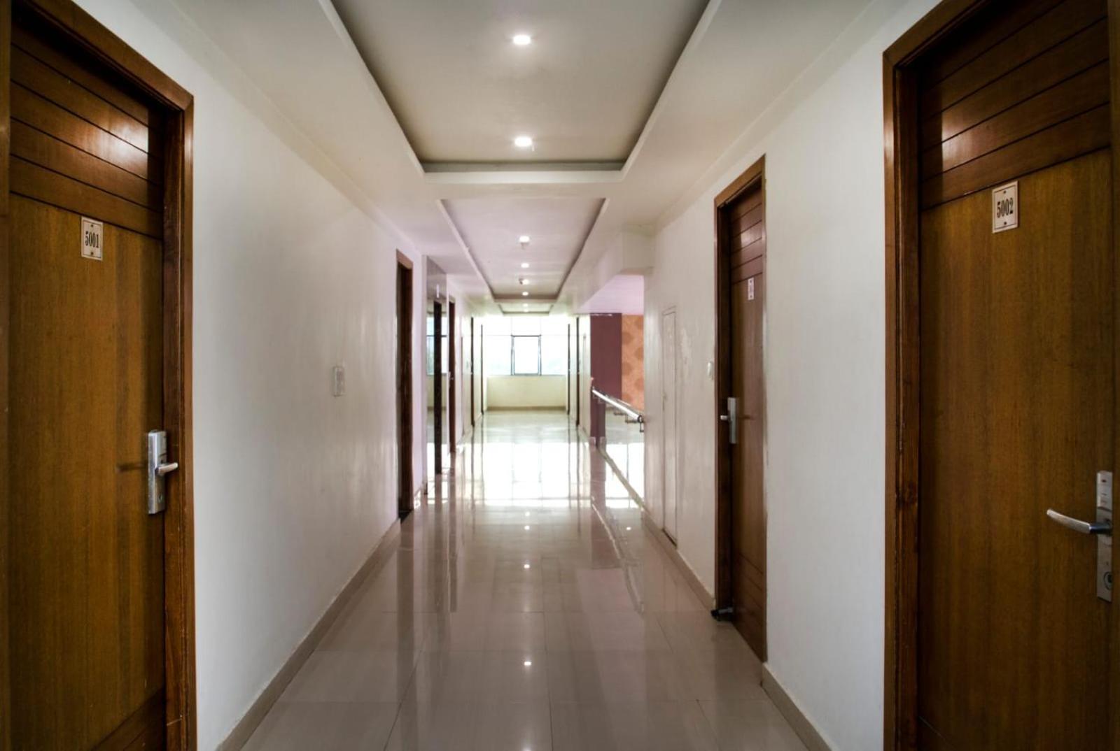 Hotel Rainbow International Shamshabad Хидерабад Екстериор снимка