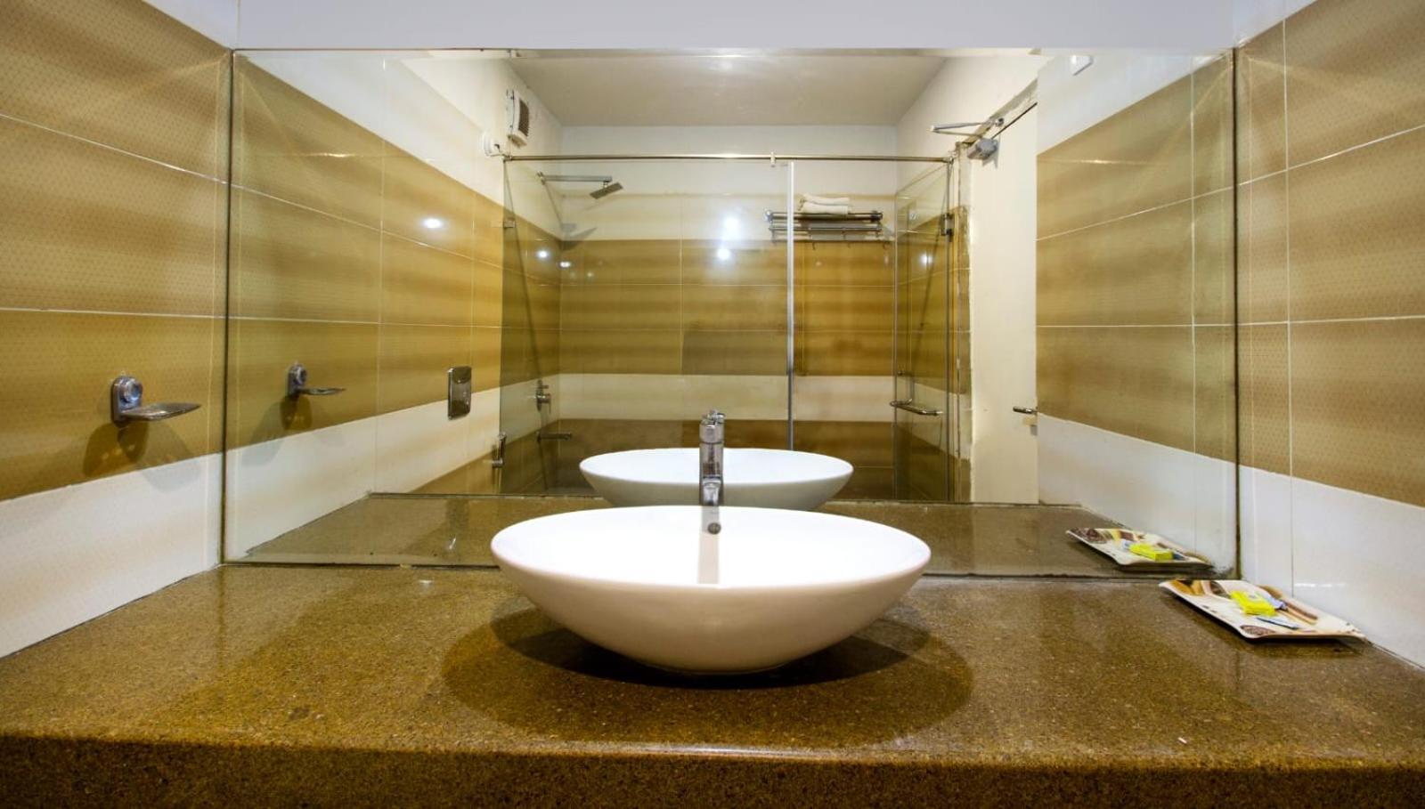 Hotel Rainbow International Shamshabad Хидерабад Екстериор снимка